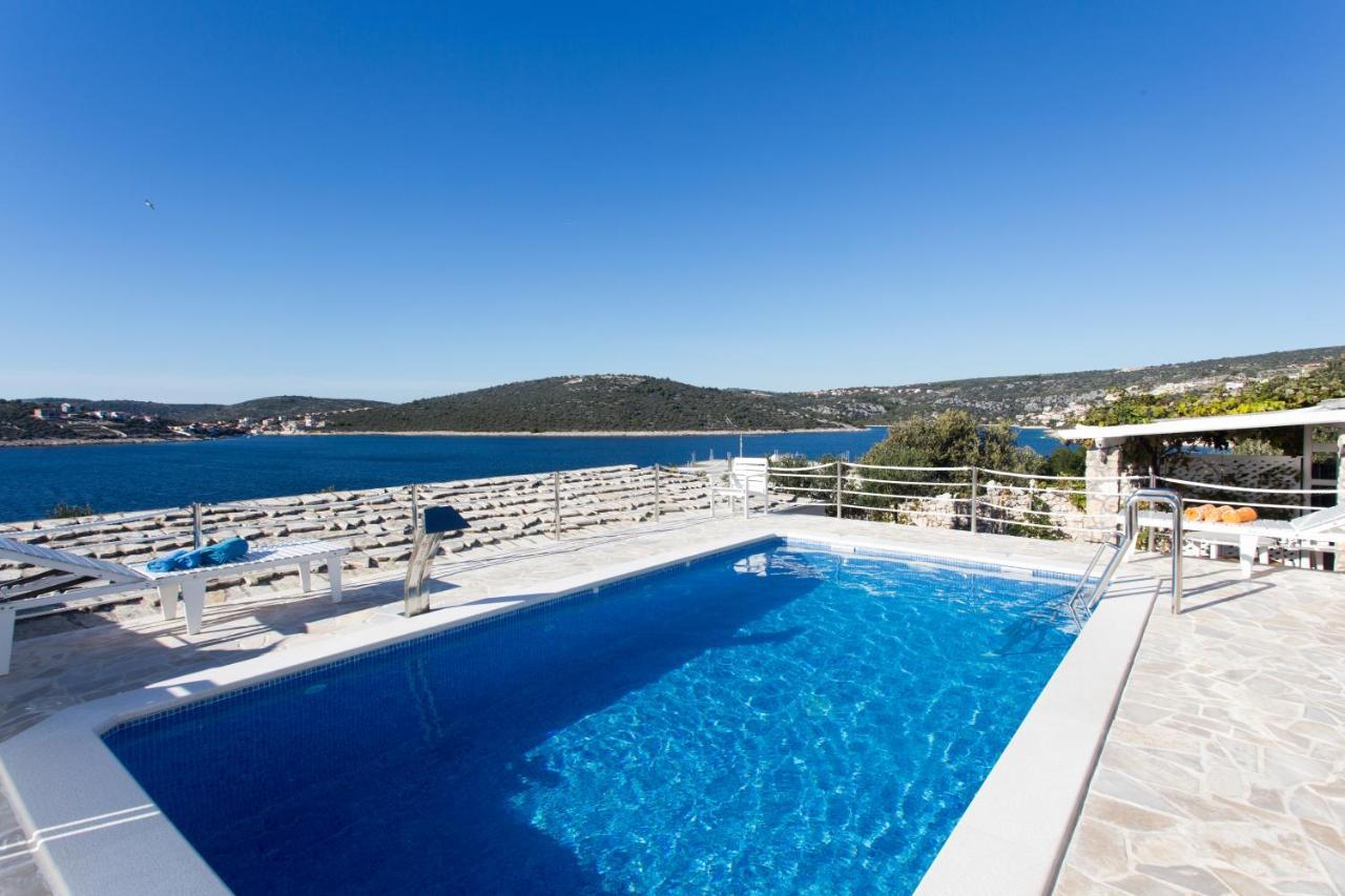 Villa, Stone House With Swimming Pool & Sauna, Beach, Sevid Exterior photo