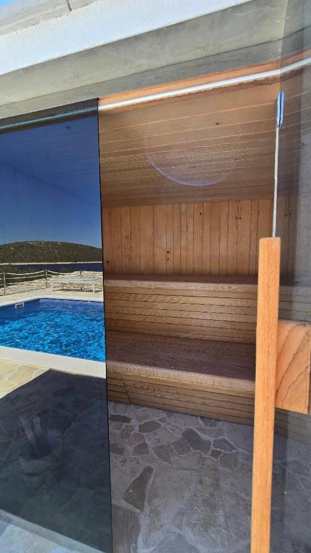 Villa, Stone House With Swimming Pool & Sauna, Beach, Sevid Exterior photo